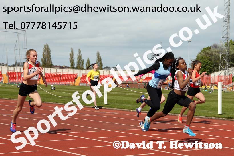 Girls under-13s 100 metres, North Eastern Track and Field Champs, Gateshead Stadium. Photo: David T. Hewitson/Sports for All Pics
